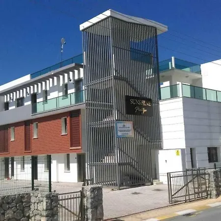 Seaview And Mountainview Apartament