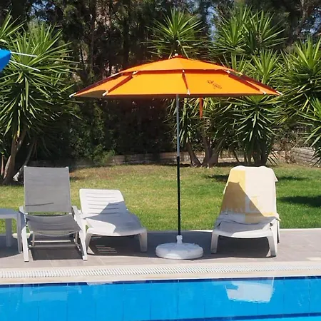 Seaview And Mountainview Kirenia