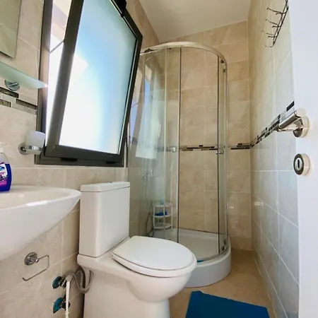 Seaview And Mountainview Kerínia