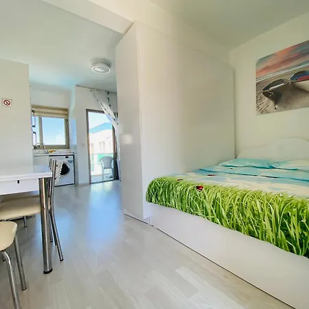 Seaview And Mountainview Apartman Kerínia