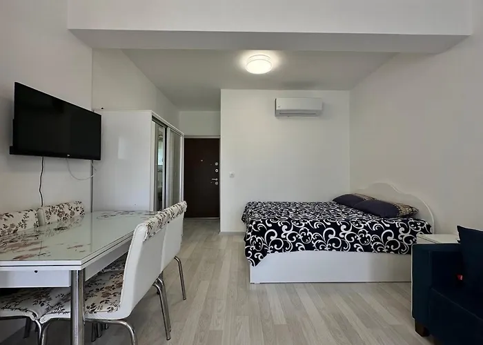 Seaview And Mountainview * Kyrenia (Northern Cyprus)