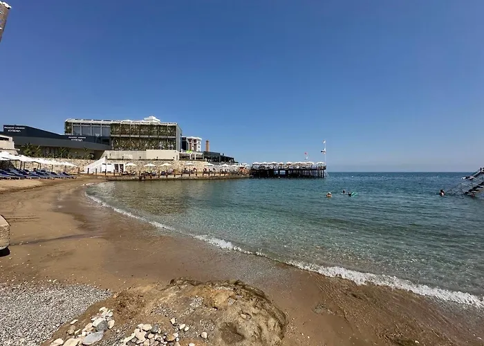 Seaview And Mountainview *