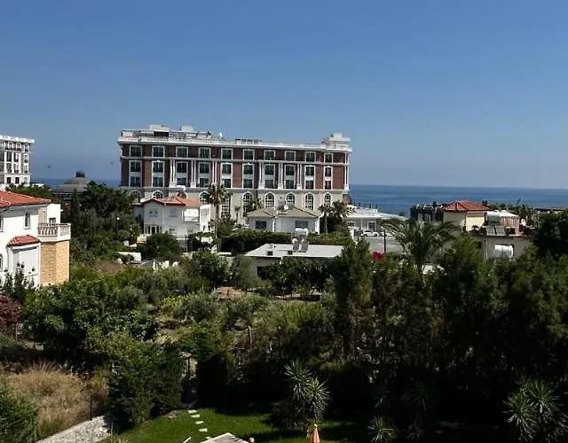 Seaview And Mountainview *