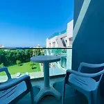 Seaview And Mountainview * Кирения