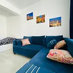 Апартаменты Seaview And Mountainview