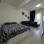 Апартаменты Seaview And Mountainview Кирения