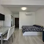 Seaview And Mountainview * Кирения